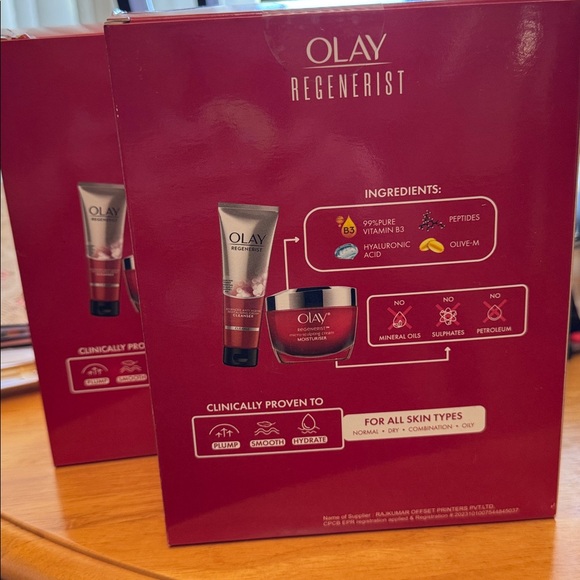 OLAY Regenerist Skincare Set - Red and White - Picture 3 of 3